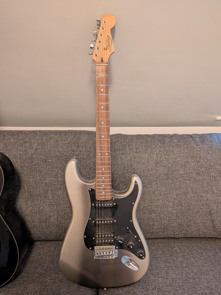 Elektrische en akoestische gitaar, versterker, ophangbeugel, Gebruikt, Met versterker, Solid body, Ophalen