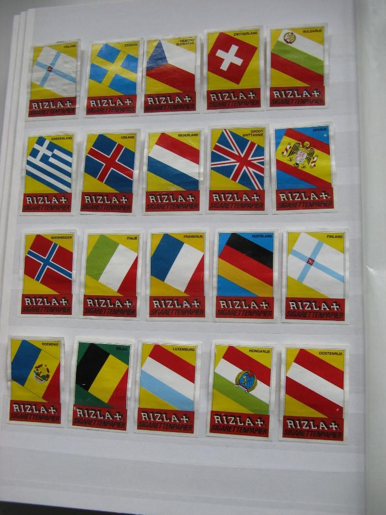 Lucifersmerken Rizla Sigarettenpapier .1-25  Wereld vlaggen, Verzamelen, Verzenden, Zo goed als nieuw, Luciferdoosjes of -merken
