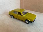 model Alfa Romeo Guiletta, goudgeel 1/24, Mebetoys, bespeeld, Ophalen of Verzenden, Gebruikt, Auto