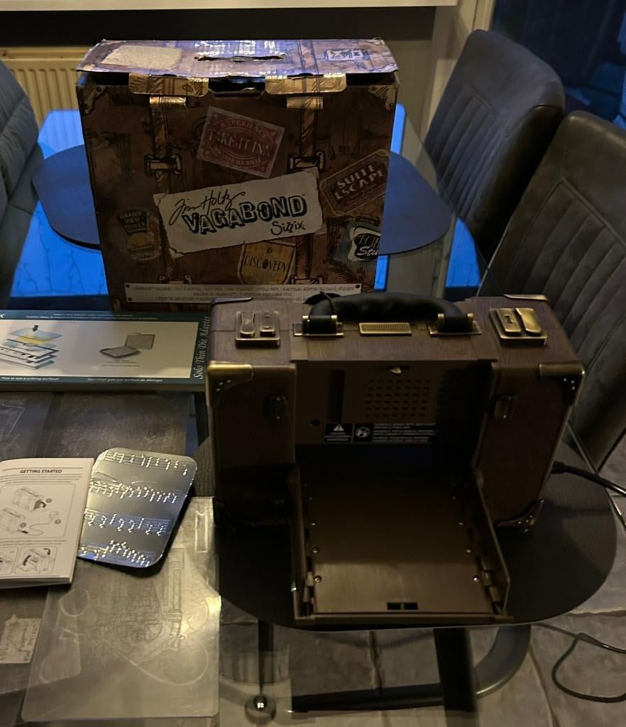 Tim Holtz Vagabond vintage koffer stans embossing, Ophalen of Verzenden, Gebruikt, Slicemachine of Snijmachine