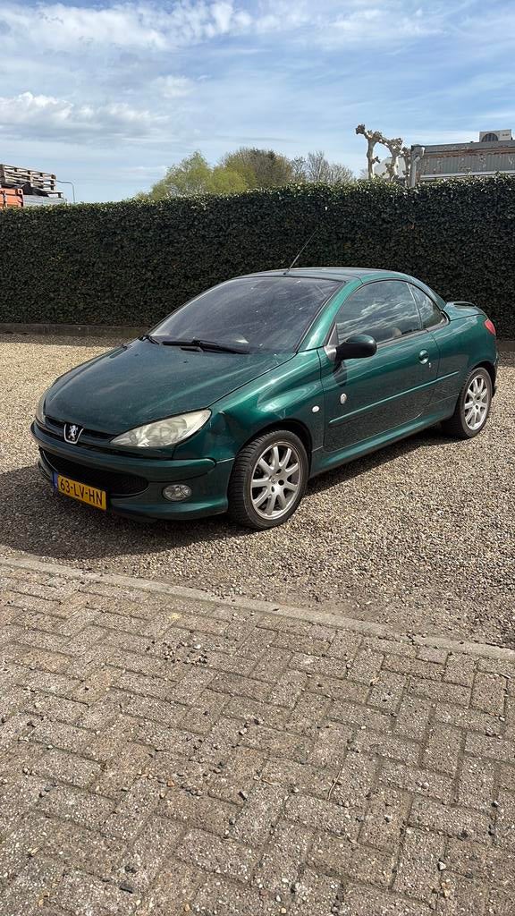 Peugeot 206 1.6 16V CC 2003 Groen, Auto's, Voorwielaandrijving, 4 cilinders, Cabriolet, 4 stoelen