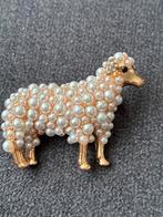 Schattige schapenbroche met parels en strass, Overige materialen, 4 tot 7 cm, Ophalen of Verzenden, Zo goed als nieuw