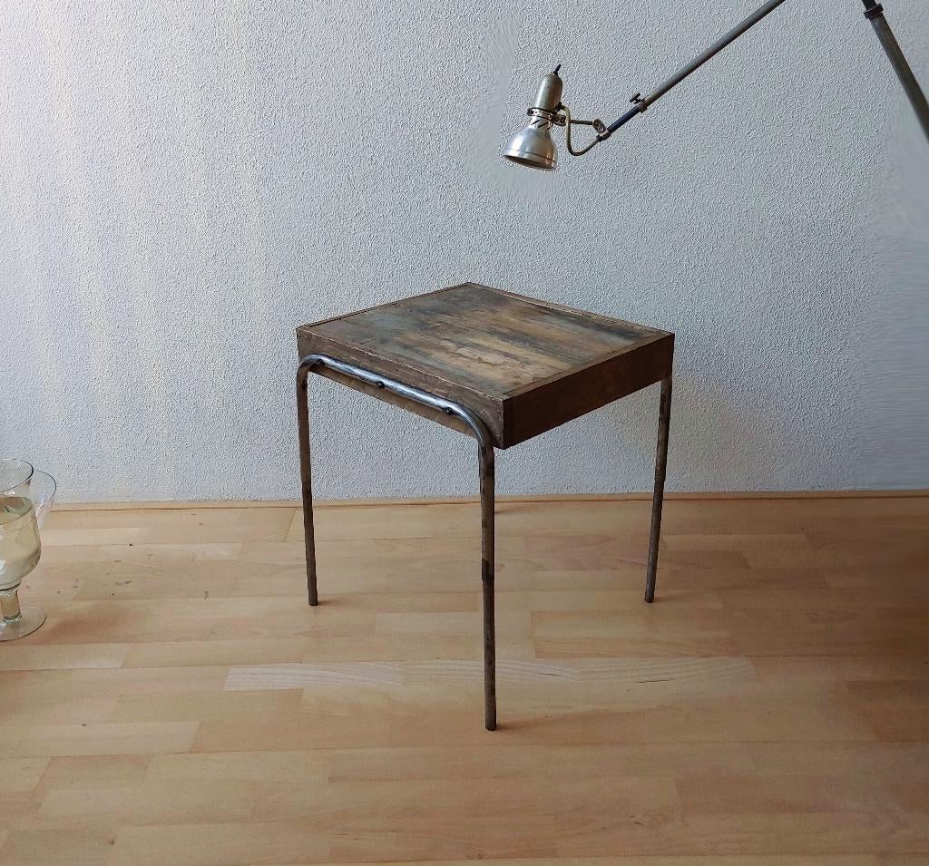 Industriele bijzettafel van rustiek hout metalen poten, Huis en Inrichting, Tafels | Bijzettafels, 45 tot 60 cm, Minder dan 55 cm