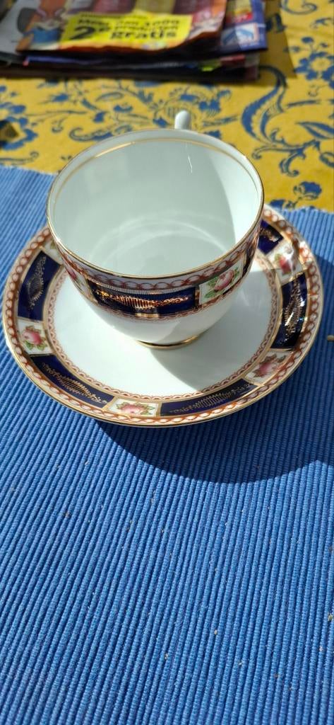 Royal Albert Crown China 'Trico' Kop en Schotel, Antiek en Kunst, Antiek | Porselein, Ophalen of Verzenden