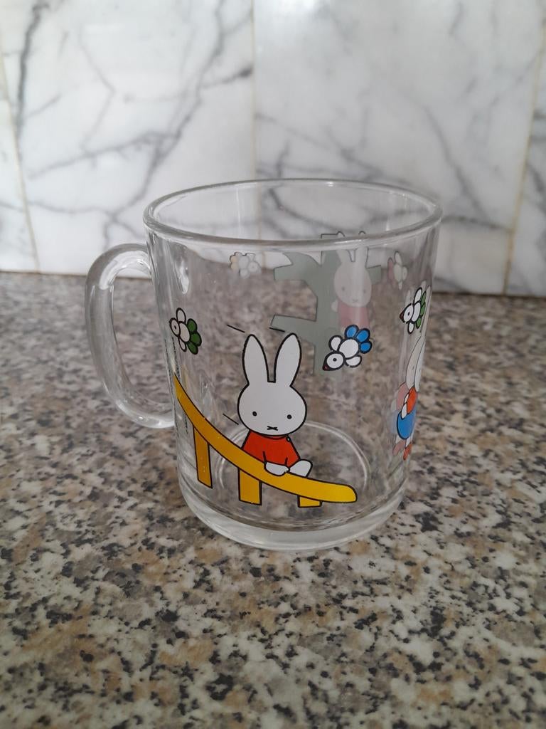 GEVRAAGD. Nijntje glas met schommel en bal (pickwick), Glas of Glazen, Gebruikt, Ophalen of Verzenden, Glas