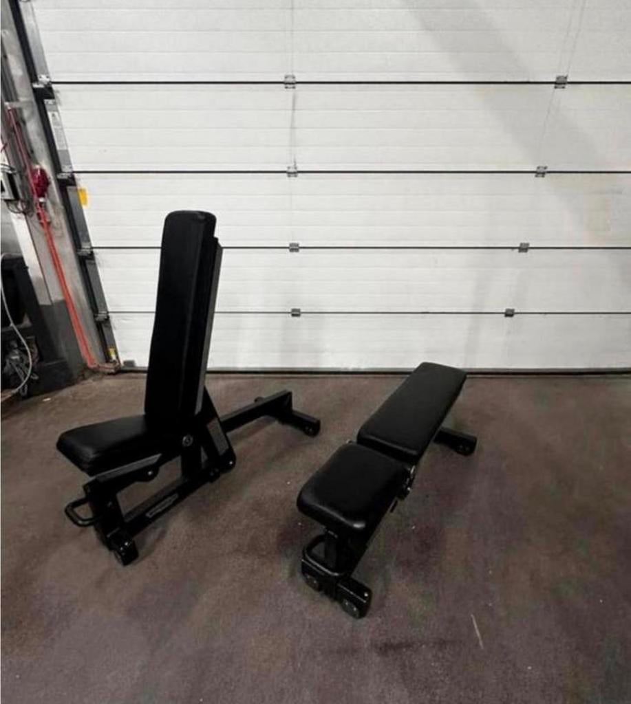 2 Technogym Pure Strength Adjustable Bench, Sport en Fitness, Ophalen, Zo goed als nieuw, Overige typen