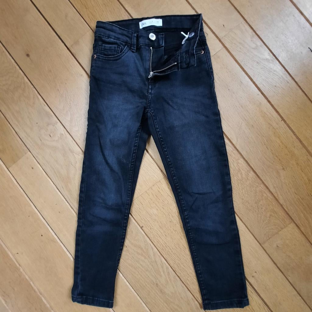 Zara spijkerbroek zwart maat 128, Kinderen en Baby's, Kinderkleding | Maat 128, Broek, Ophalen of Verzenden, Zo goed als nieuw