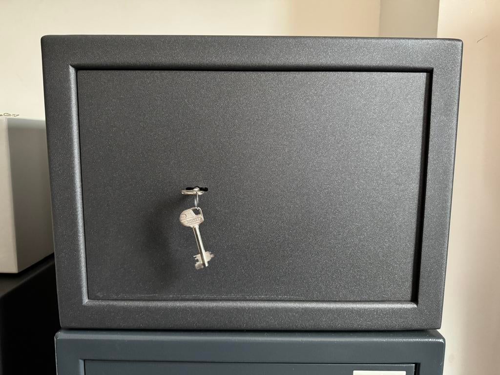 NIEUW! 52 kg! Zeer degelijke kluis brandkast RDW 2 sleutels, Ophalen, Nieuw, Brandkast