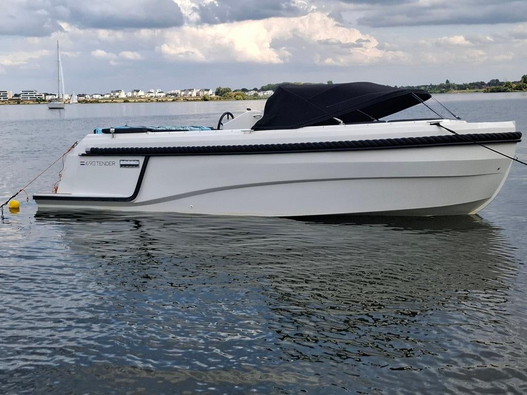 Sloep Remus Tender 690 van bj 2020, Watersport en Boten, Sloepen, 10 tot 30 pk, Ophalen of Verzenden, Zo goed als nieuw, 3 tot 6 meter