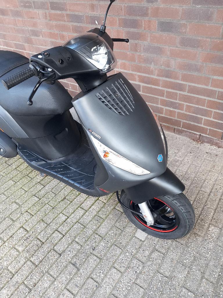 Piaggo Zipp euro 4, Fietsen en Brommers, Scooters | Piaggio, Ophalen, Gebruikt, Zip, Benzine