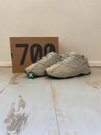 Yeezy Boost 700 V1 salt  - Maat 44 - Nieuw in doos, Ophalen of Verzenden, Nieuw, Sneakers of Gympen