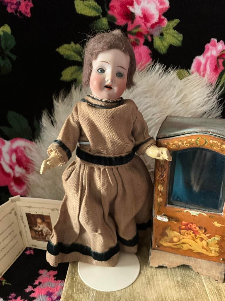 Prachtig antiek popje Germany originele pruik En kleding, Antiek en Kunst, Antiek | Speelgoed, Ophalen of Verzenden