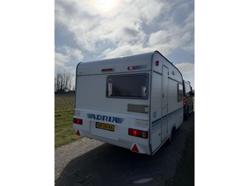 Adria Altea 361 PS, Caravans en Kamperen, Bedrijf, Koelkast, Adria, 500 - 750 kg