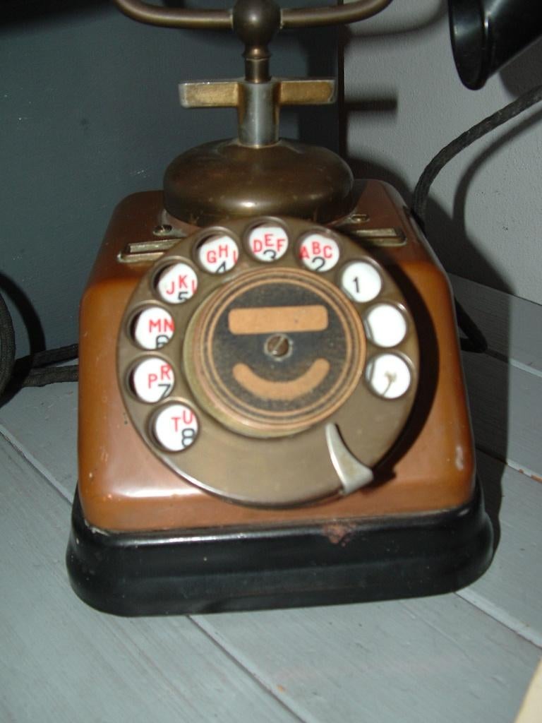 Antieke telefoon met draaischijf, leuk als decoratie, Ophalen of Verzenden