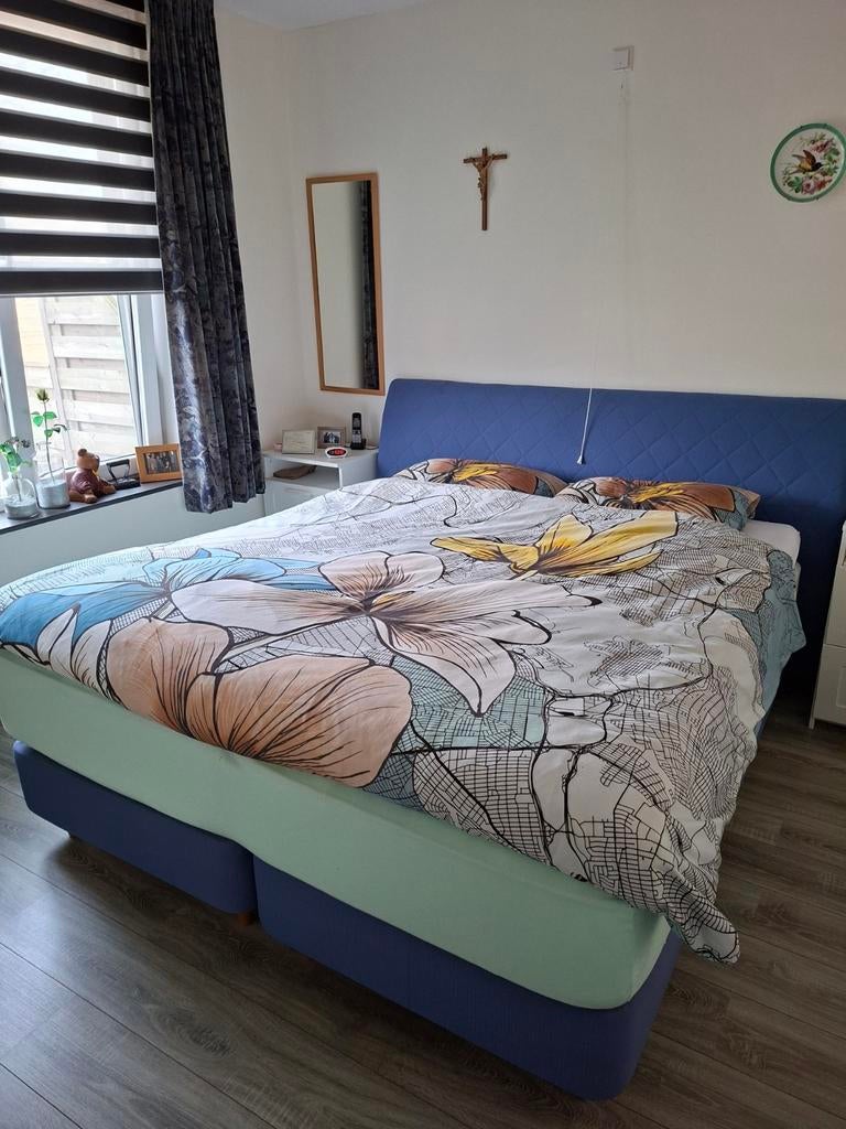 Comfortabel tweepersoonsbed met hoofdbord, Ophalen, Gebruikt, Blauw, Tweepersoons