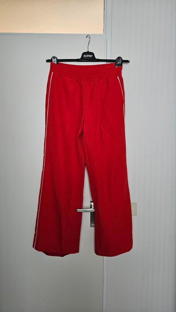 K3 rode broek, Kleding | Dames, Broeken en Pantalons, Nieuw, Maat 38/40 (M), Rood, Lang, Ophalen of Verzenden