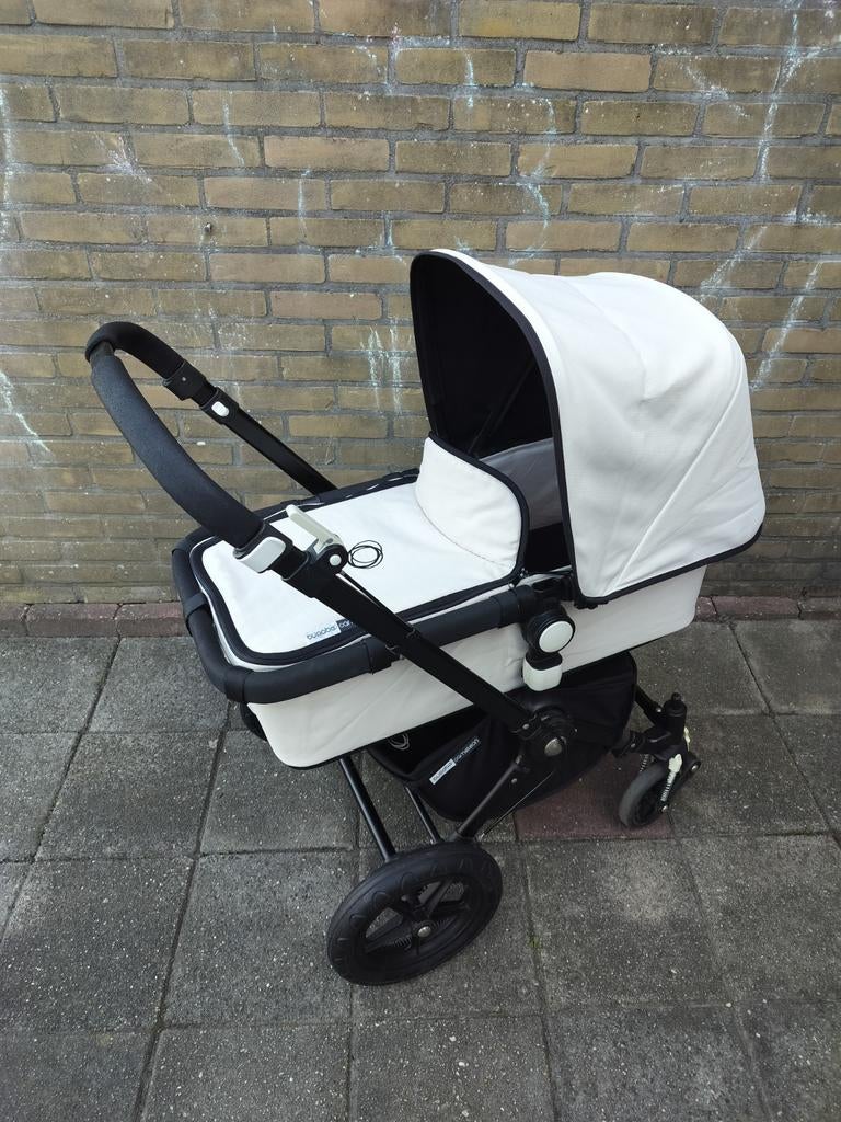 Bugaboo Cameleon, zwart frame, beige reiswieg en kinderzit, Kinderen en Baby's, Kinderwagens en Combinaties, Gebruikt, Bugaboo