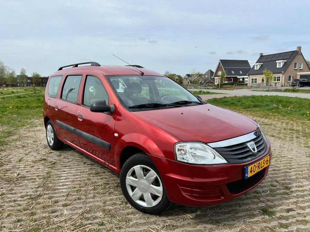 Dacia Logan 1.6 MCV Trekhaak+Carplay / onderhouden!, Stof, 620 kg, Handgeschakeld, Grijs