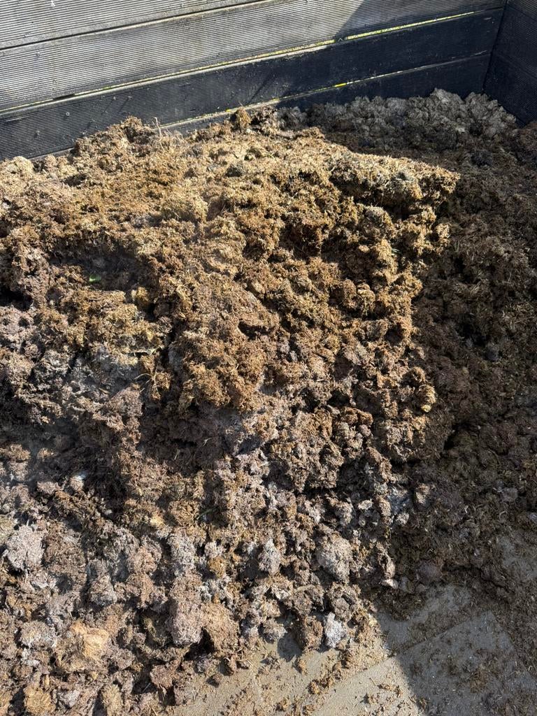 Gratis paardenmest - zeer geschikt voor moestuin, Ophalen, Mest