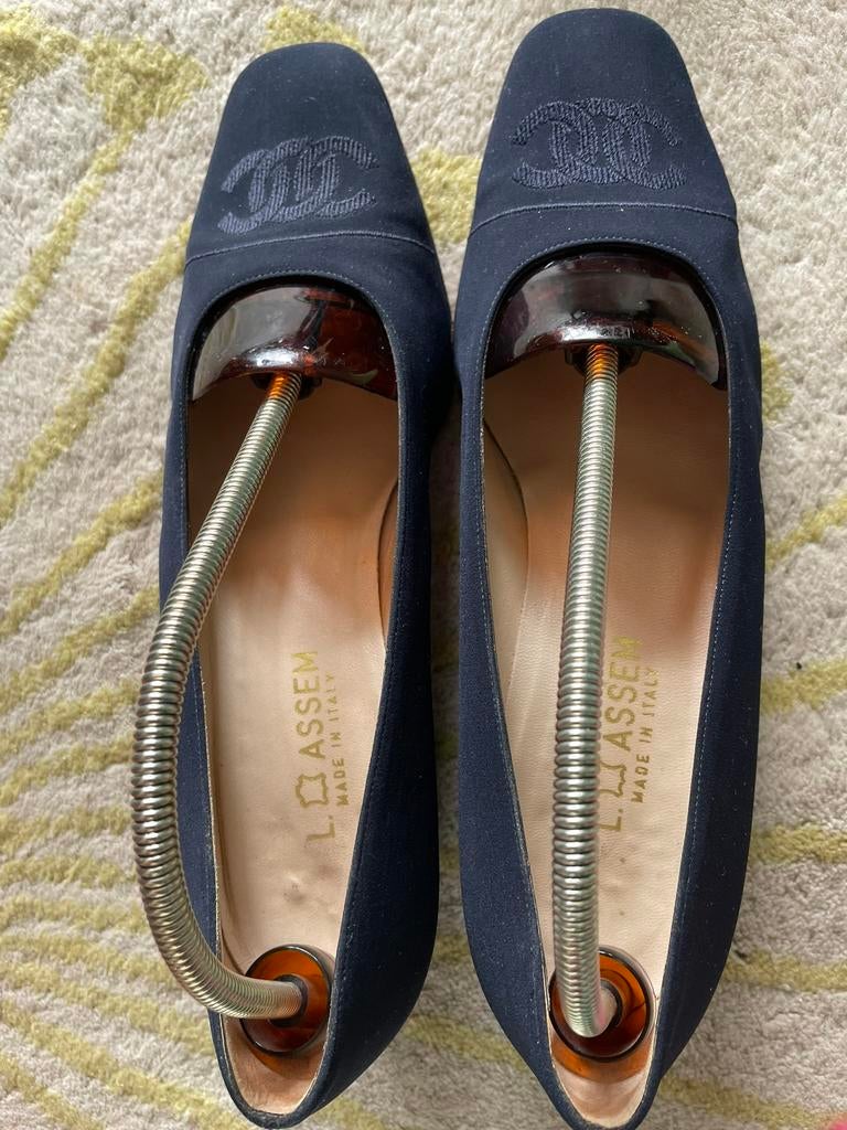 Donkerblauwe hakken, van Assem. Maat 40. Hakhoogte 4 cm., Kleding | Dames, Schoenen, Ophalen of Verzenden, Zo goed als nieuw, Blauw