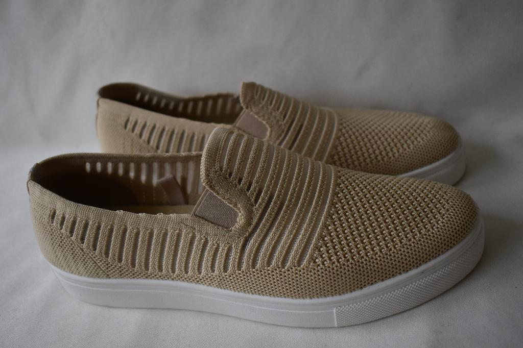 April'26 PICNIC maat 39 instappers NIEUW / ONGEDRAGEN, Instappers, Nieuw, Ophalen of Verzenden, Overige kleuren