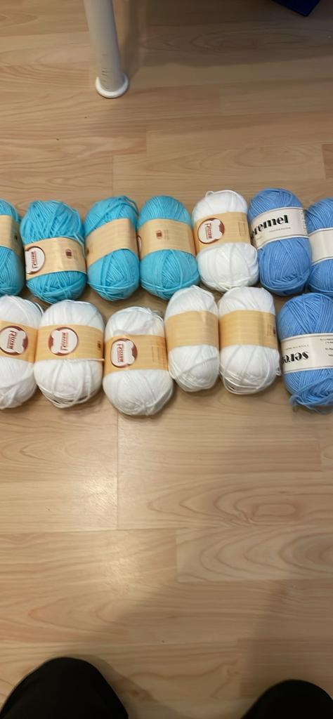 13 bollen wol, Hobby en Vrije tijd, Breien en Haken, Ophalen of Verzenden, Zo goed als nieuw, Breien of Haken, Wol of Garen