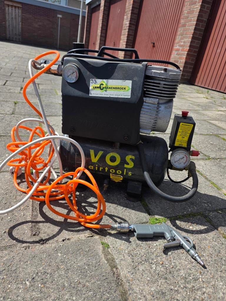 VOS Airtools compressor met blaaspistool, Doe-het-zelf en Verbouw, Compressors, Minder dan 25 liter, Ophalen, Minder dan 200 liter/min