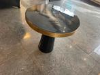 Bijzettafeltje goud zwart met lippen, Ophalen of Verzenden, Zo goed als nieuw, Rond, Minder dan 55 cm
