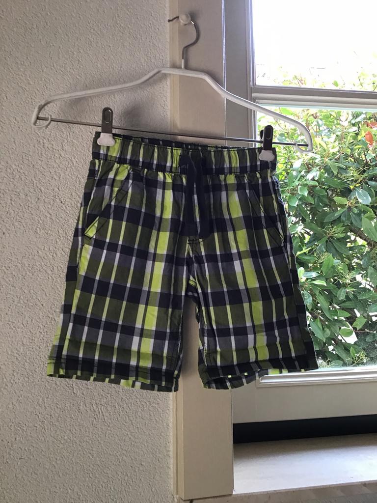 Nieuwe Bermuda grijs/groen ruit maat 104, Kinderen en Baby's, Kinderkleding | Maat 104, Ophalen of Verzenden, Nieuw, Jongen, Broek