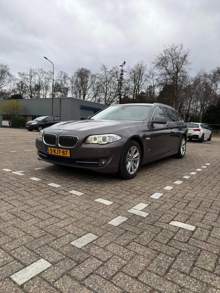 BMW 5-Serie 520I 135KW Touring Aut8 2013 Bruin, Achterwielaandrijving, 4 cilinders, Stationwagon, Particulier