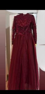 Prachtige bordeauxrode galajurk met borduursels maat 38, Kleding | Dames, Gelegenheidskleding, Maat 38/40 (M), Galajurk, Ophalen of Verzenden
