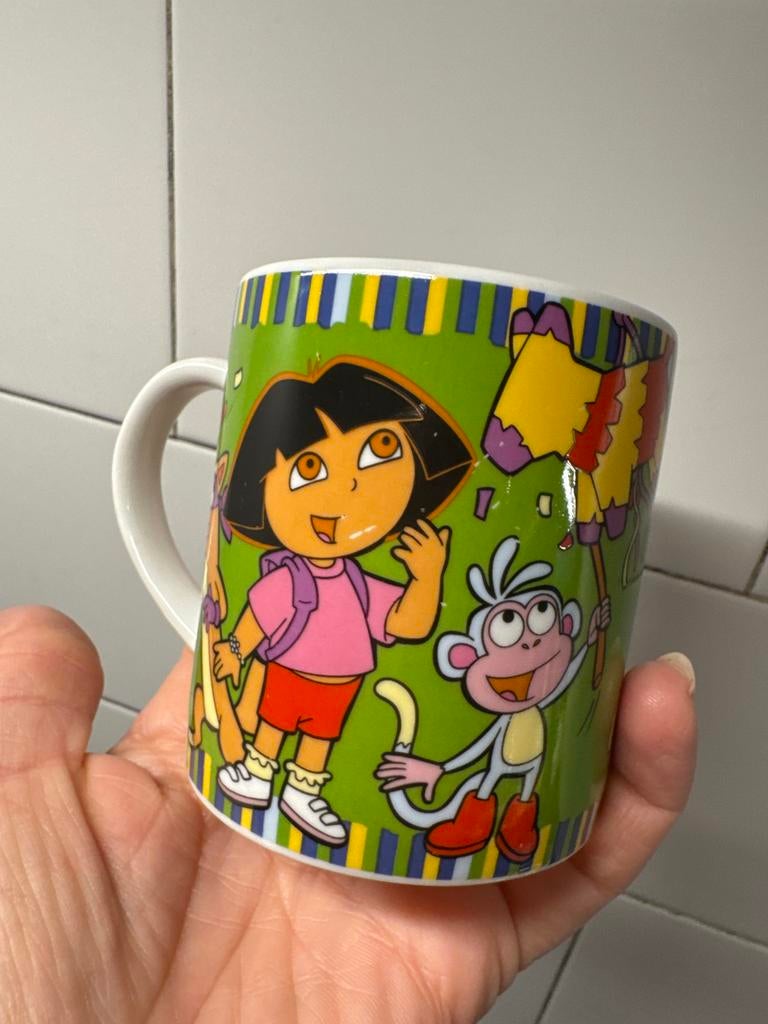 Dora en Boots mok - Nick Jr. 2006, Gebruikt, Keramiek, Ophalen of Verzenden, Overige stijlen