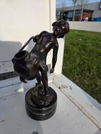 antiek bronzen beeldje van een waterdrager Auguste Moreau, Ophalen