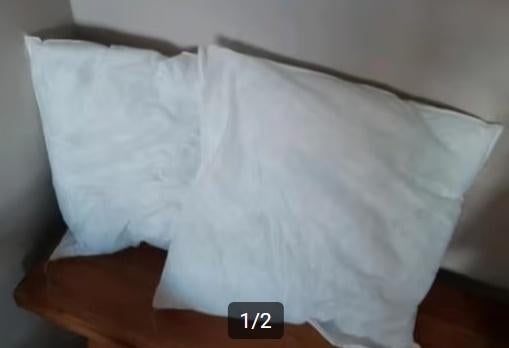 2 binnenkussens jysk, Huis en Inrichting, Woonaccessoires | Kussens, Ophalen of Verzenden, Zo goed als nieuw, Wit, Vierkant