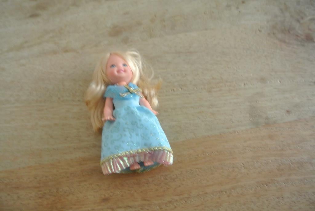 Barbie Shelly Kelly/ nr 60, Verzamelen, Poppen, Ophalen of Verzenden, Gebruikt, Pop