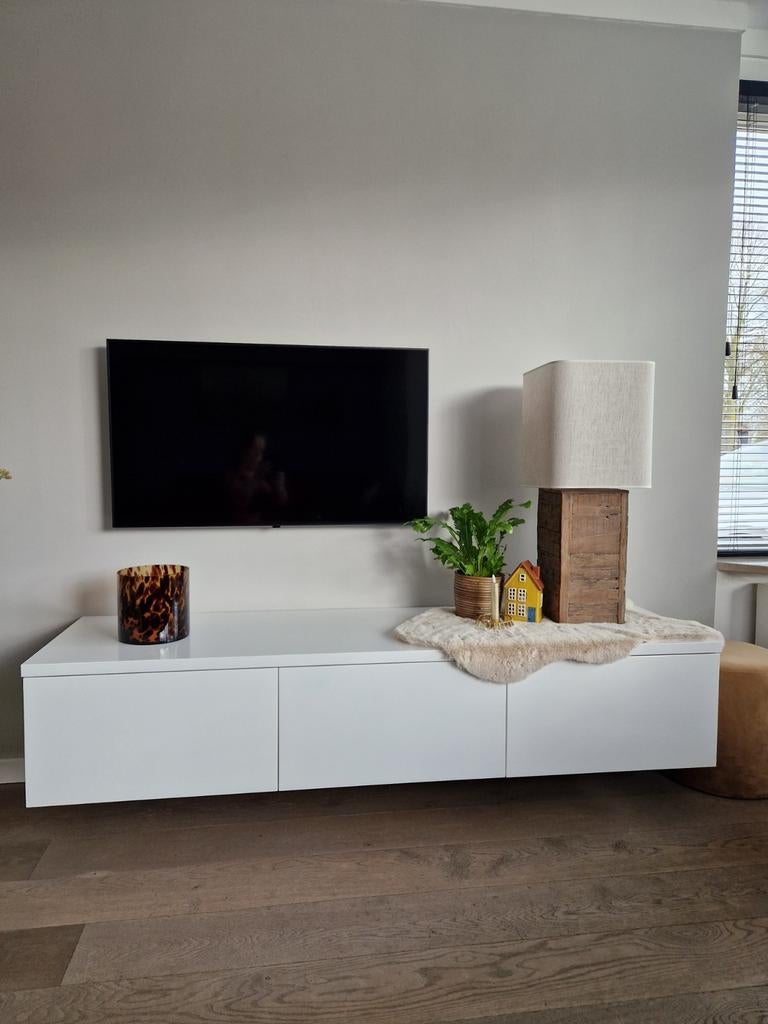 Zwevend hoogglans tv meubel, dressoir (zonder accessoires), Ophalen, Gebruikt, 150 tot 200 cm, Minder dan 100 cm