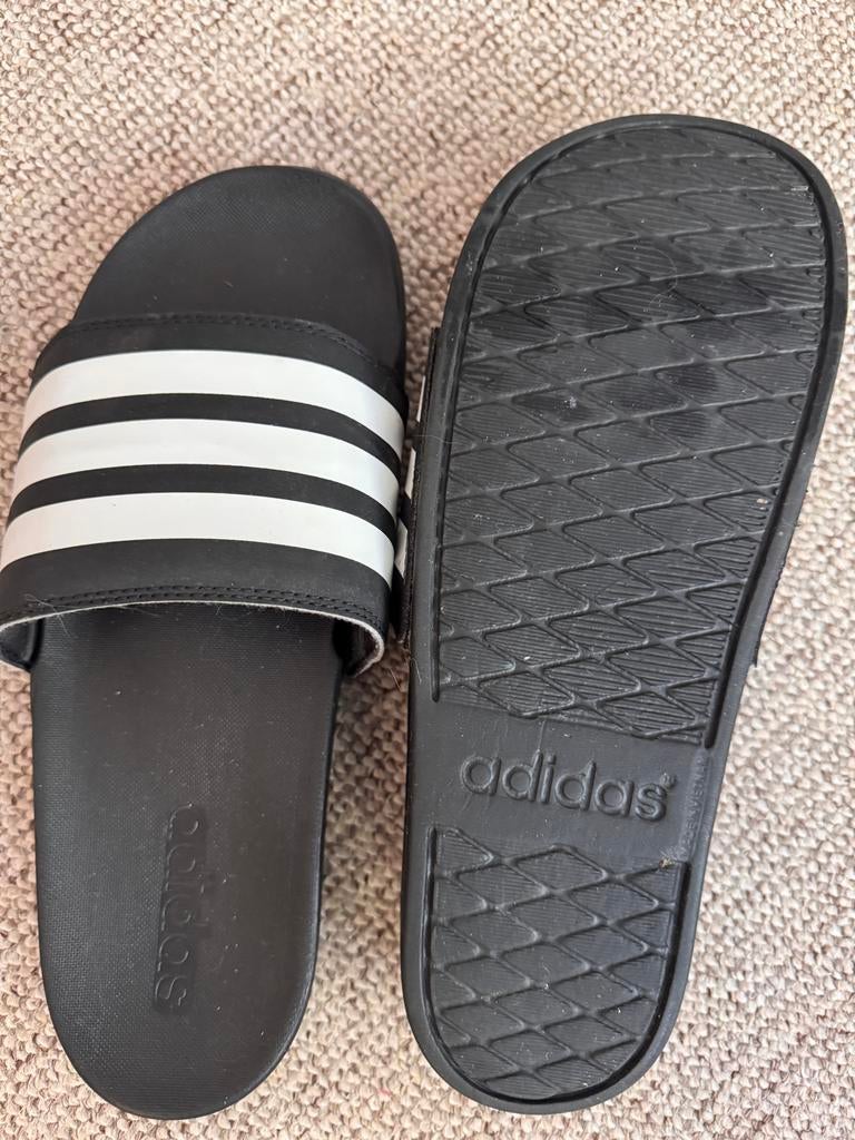 Adidas Adilette slippers maat 42, Ophalen of Verzenden, Gedragen, Zwart, Slippers