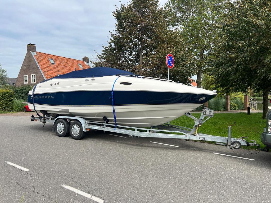 Regal 2450 Cuddy Cabin  240pk compleet met trailer, Gebruikt, Ophalen of Verzenden, 50 pk of meer, Binnenboordmotor