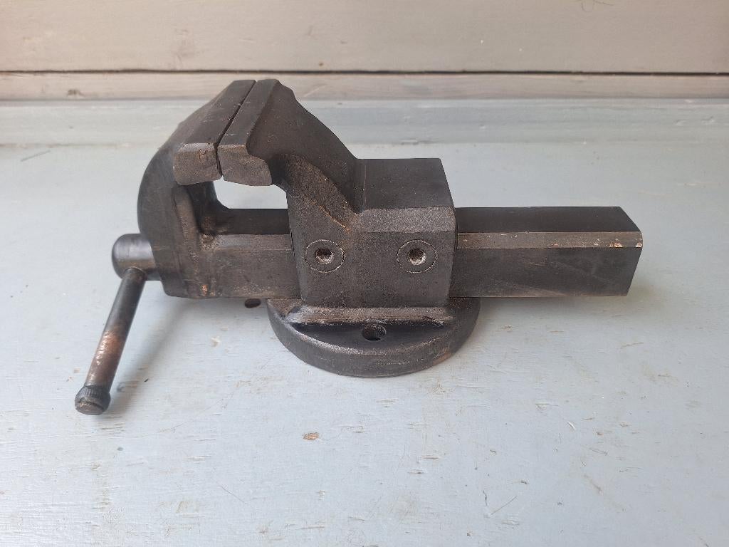 2x Matador bankschroef, Ophalen, Gebruikt