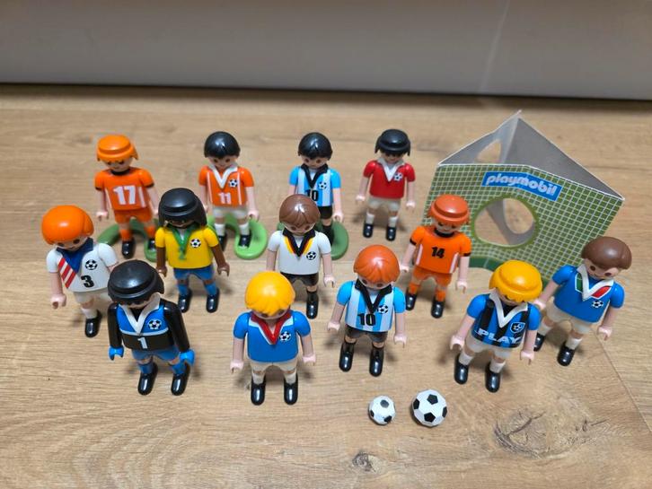 Playmobil voetballers - 13 stuks, Kinderen en Baby's, Speelgoed | Actiefiguren, Gebruikt, Ophalen of Verzenden