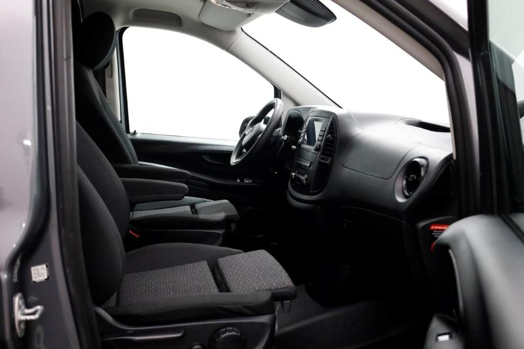 Mercedes-Benz Vito 114 CDI 136pk RWD Compact 9G Automaat Nav, Auto's, Automaat, Gebruikt, Euro 6, 4 cilinders