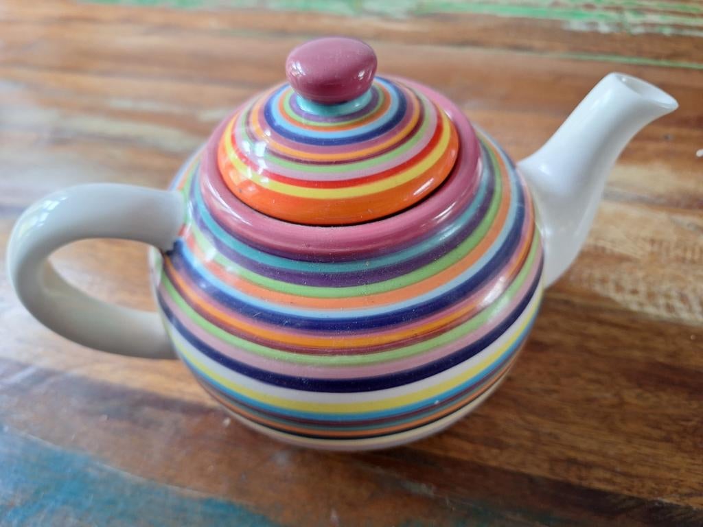 Kleurrijke theepot - gestreept design, Zo goed als nieuw, Steen/keramiek, Meerkleurig, Overige merken