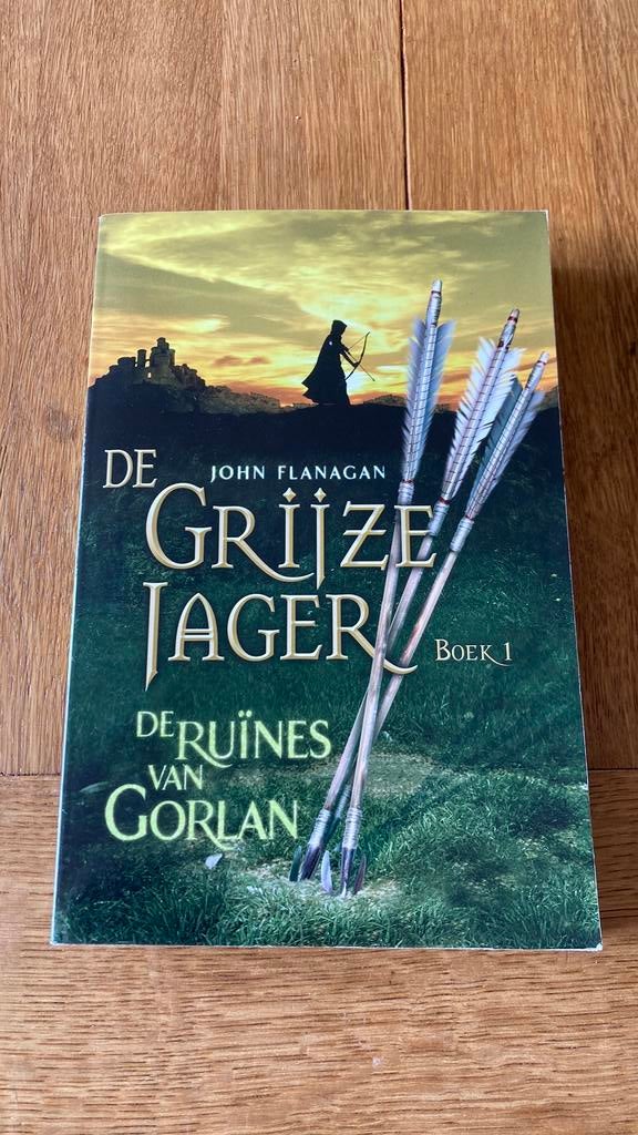 De Grijze Jager boek 1 - De ruïnes van Gorlan, Boeken, Ophalen of Verzenden, Zo goed als nieuw, John Flanagan