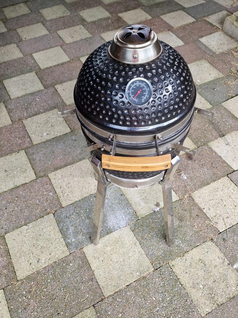 Kamado incl hoes standaard en zijtafeltjes, Ophalen of Verzenden, Gebruikt