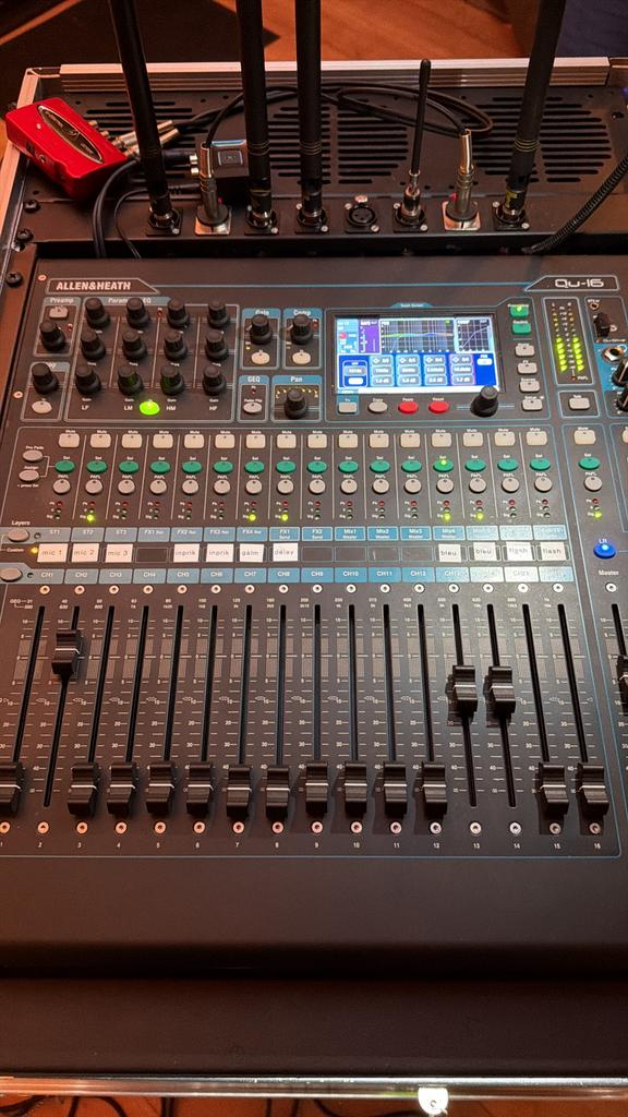 Allen & heath qu-16, Ophalen, Zo goed als nieuw, 20 kanalen of meer