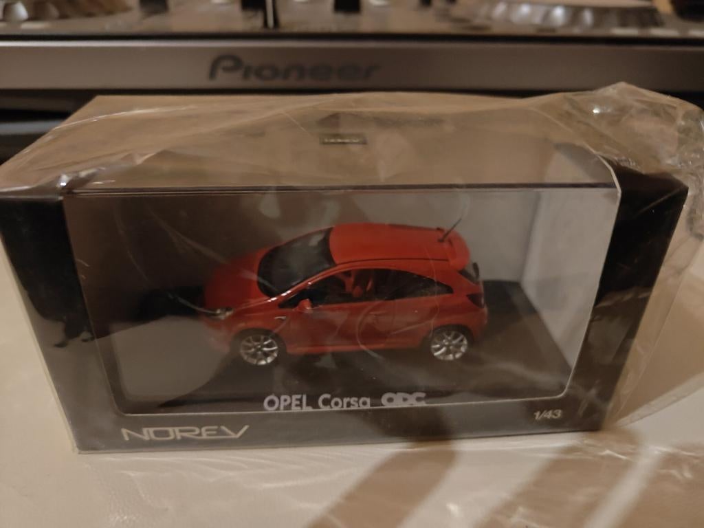 Norev Opel Corsa D OPC rood 1/43, Hobby en Vrije tijd, Modelauto's | 1:43, Ophalen of Verzenden, Nieuw, Auto, Overige merken
