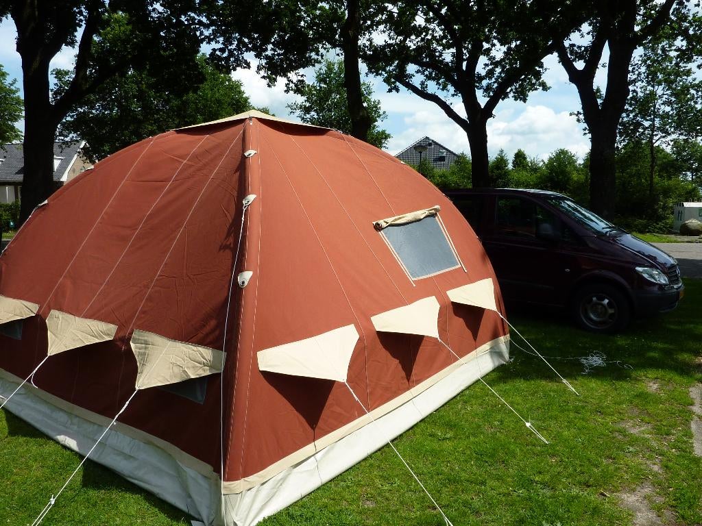 Karsten Oppompbare tent 3.80x3.80 met luifel, Ophalen, Zo goed als nieuw, Tot en met 6