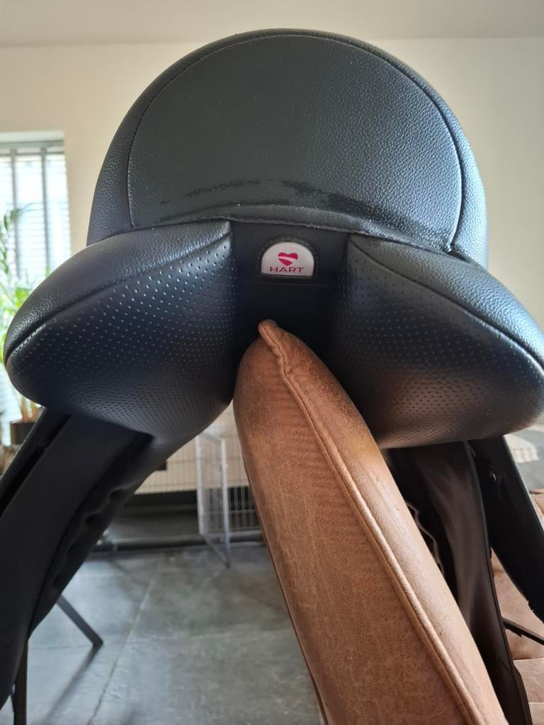 Wintec hart 17 inch dressuurzadel, Dieren en Toebehoren, Paarden en Pony's | Zadels, Ophalen, Zo goed als nieuw, Dressuur