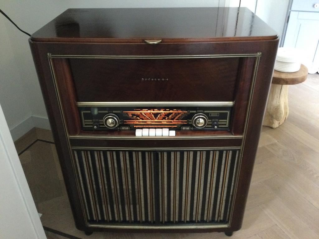 Aristona SA8037A radio/platenspeler., Antiek en Kunst, Antiek | Tv's en Audio, Ophalen