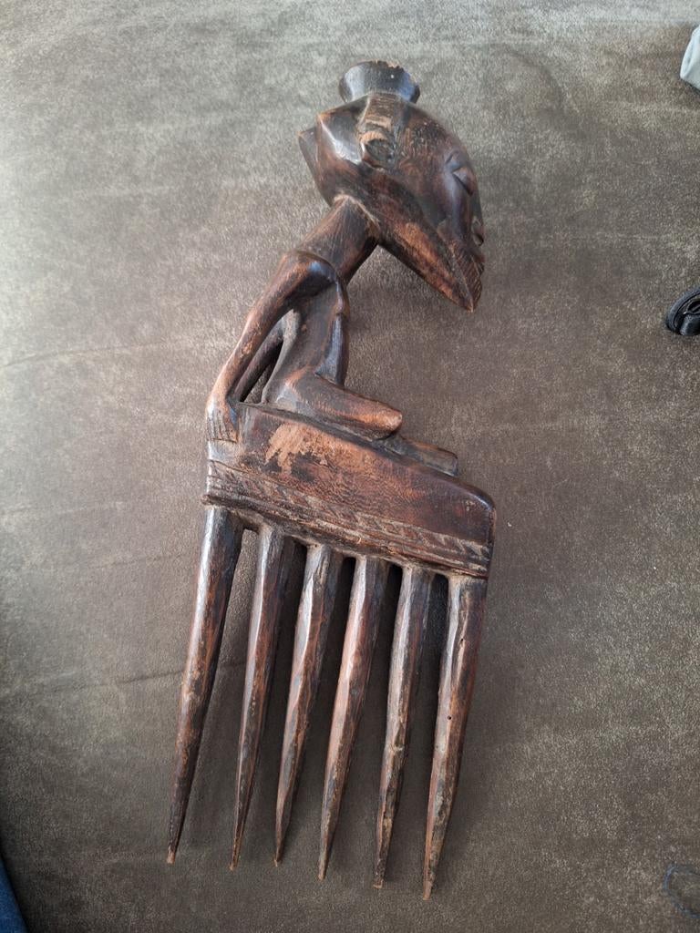 Houten kam met figuur, Antiek en Kunst, Kunst | Beelden en Houtsnijwerken, Ophalen of Verzenden